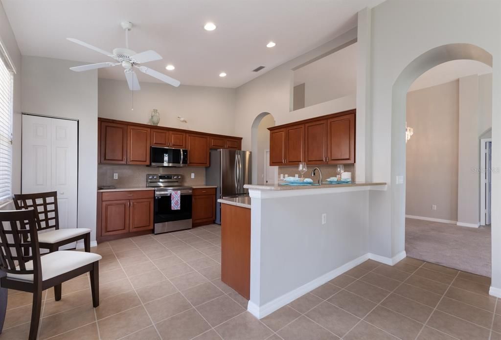 KITCHEN / BREAKFAST ROOM