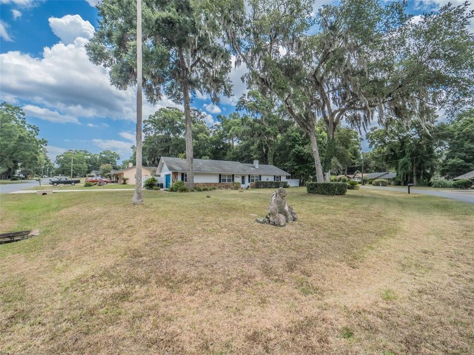 For Sale: $310,000 (3 beds, 2 baths, 1528 Square Feet)