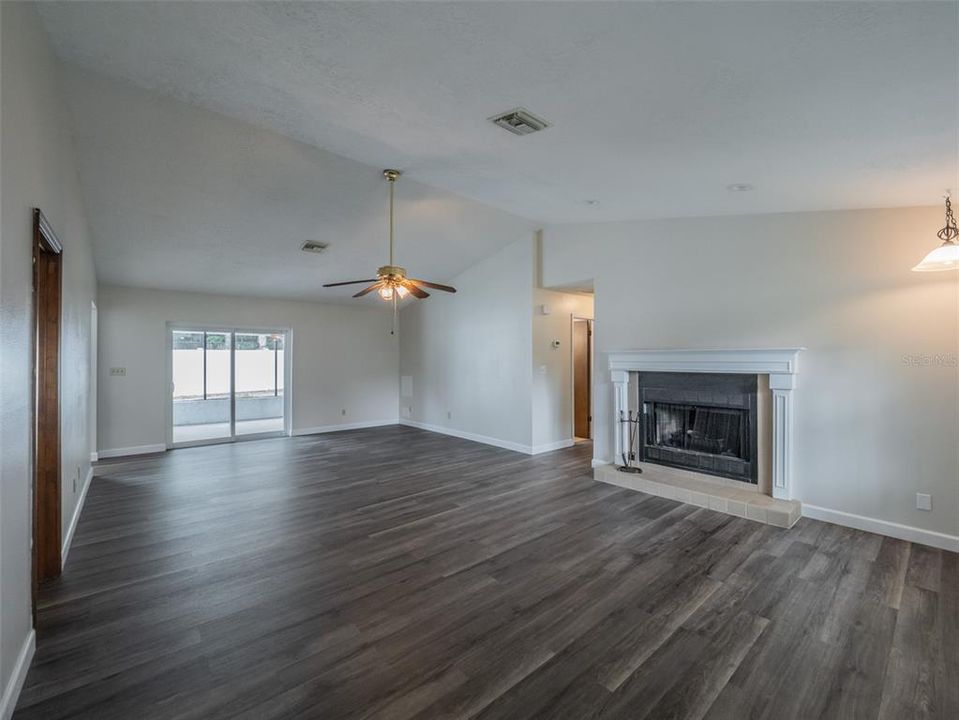 For Sale: $310,000 (3 beds, 2 baths, 1528 Square Feet)