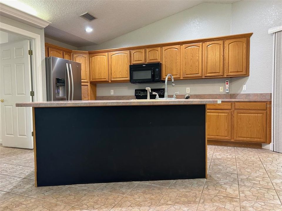 For Sale: $349,900 (2 beds, 2 baths, 1678 Square Feet)