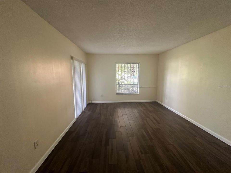 Active With Contract: $1,340 (2 beds, 2 baths, 1018 Square Feet)