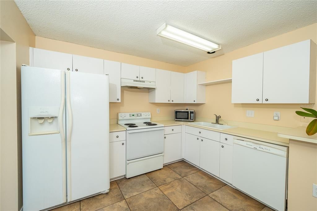 Active With Contract: $350,000 (3 beds, 2 baths, 1348 Square Feet)