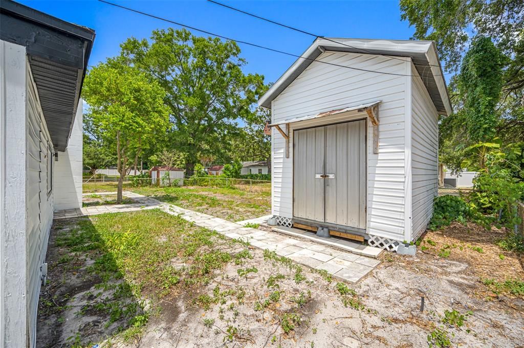 For Sale: $450,000 (4 beds, 2 baths, 1950 Square Feet)