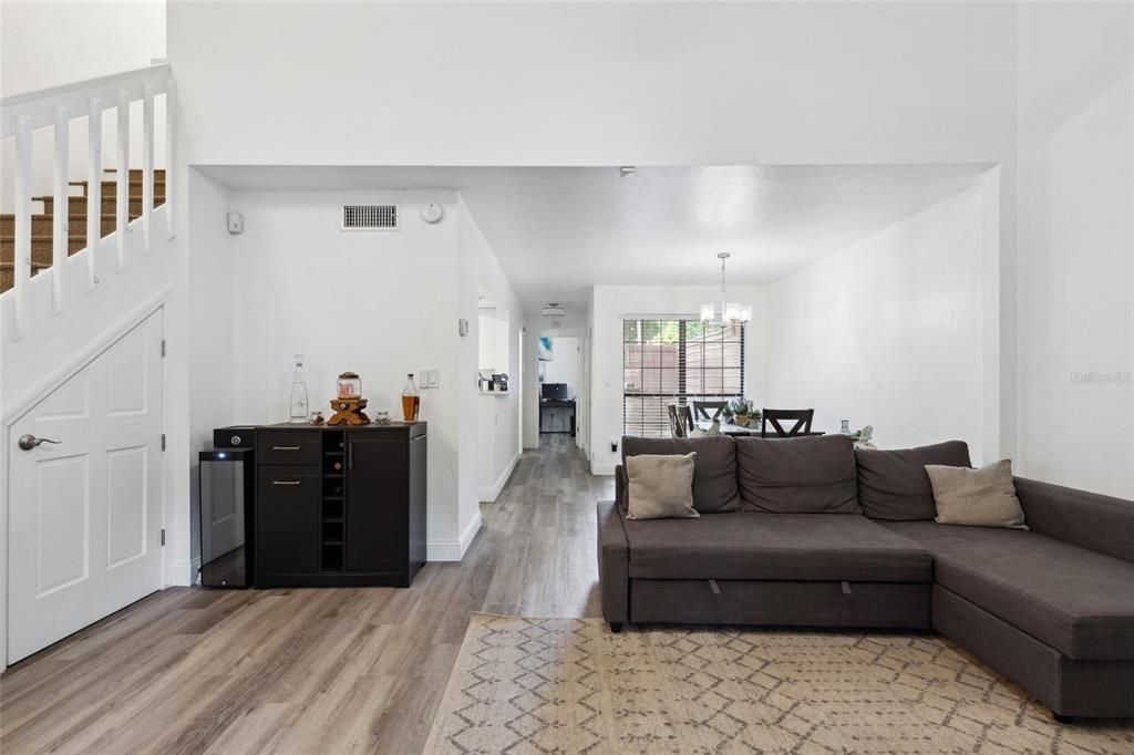For Sale: $224,900 (2 beds, 2 baths, 1106 Square Feet)