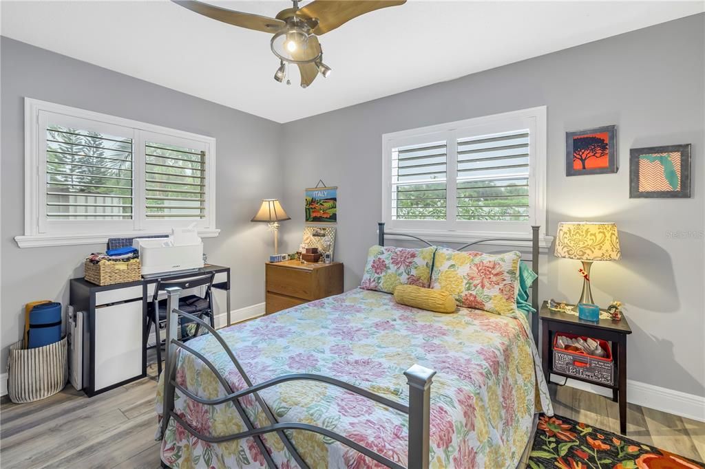 Active With Contract: $359,900 (2 beds, 2 baths, 1171 Square Feet)