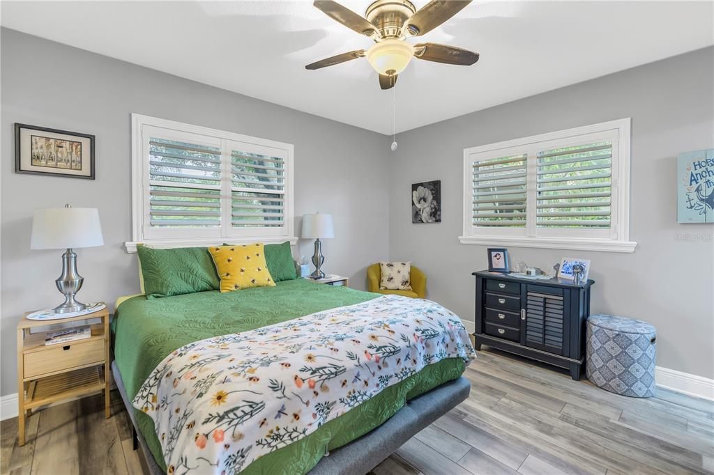 Active With Contract: $359,900 (2 beds, 2 baths, 1171 Square Feet)