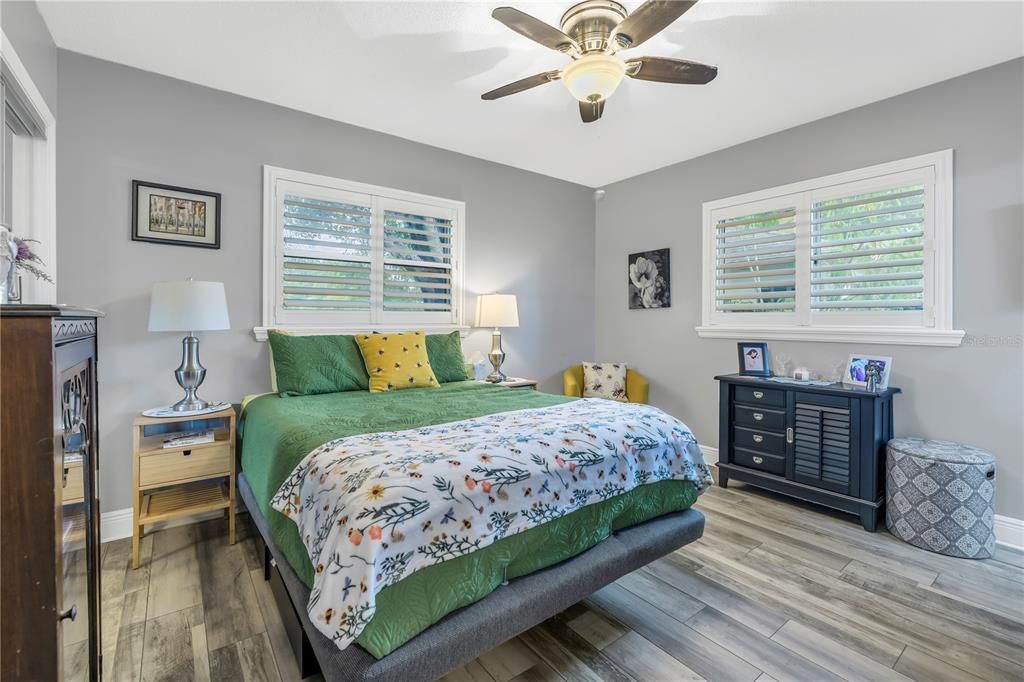 Active With Contract: $359,900 (2 beds, 2 baths, 1171 Square Feet)