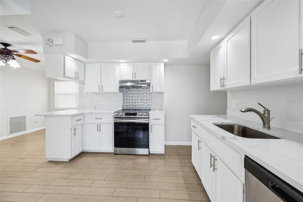 For Sale: $475,000 (3 beds, 2 baths, 1136 Square Feet)