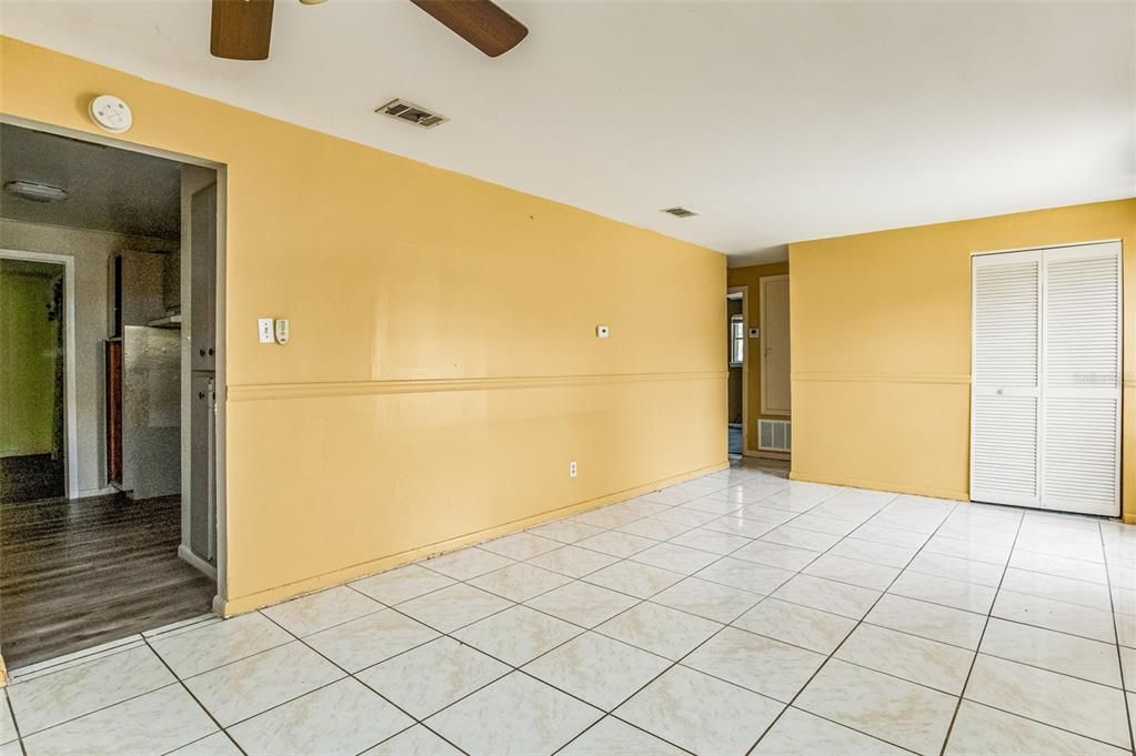 For Sale: $190,000 (3 beds, 1 baths, 1085 Square Feet)