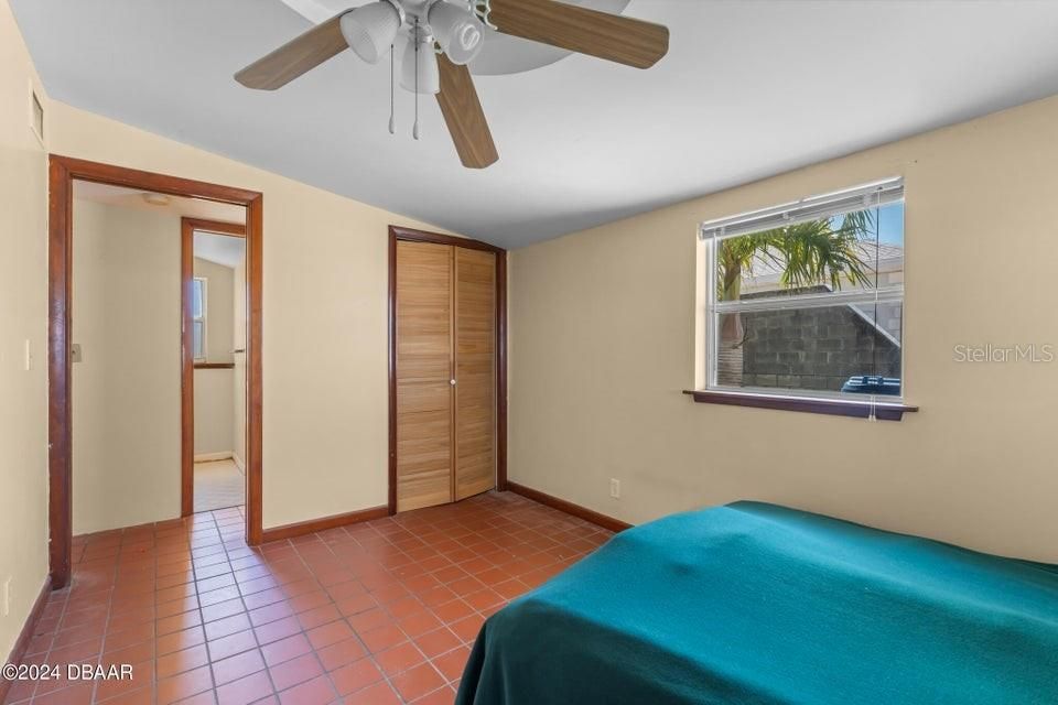For Sale: $449,000 (1 beds, 1 baths, 672 Square Feet)