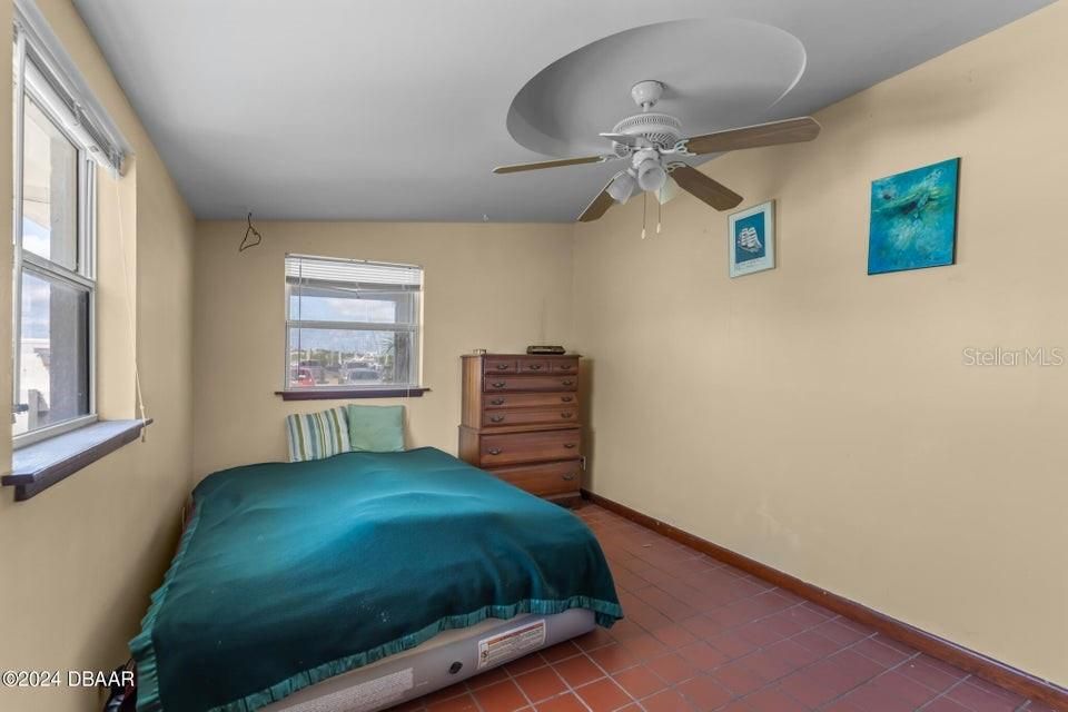 For Sale: $449,000 (1 beds, 1 baths, 672 Square Feet)
