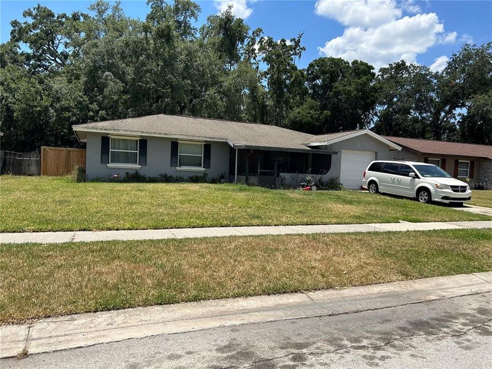 Active With Contract: $320,000 (3 beds, 2 baths, 1196 Square Feet)