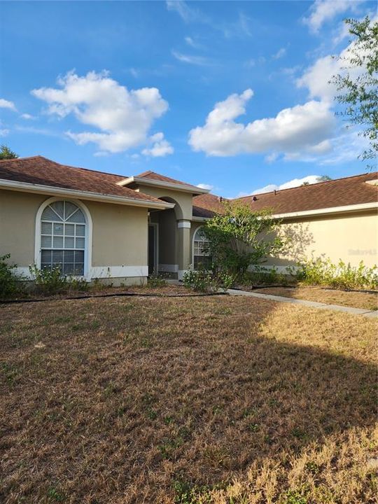 Recently Rented: $2,200 (3 beds, 2 baths, 1426 Square Feet)