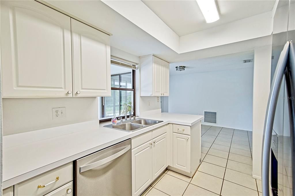 For Rent: $2,600 (3 beds, 2 baths, 1354 Square Feet)