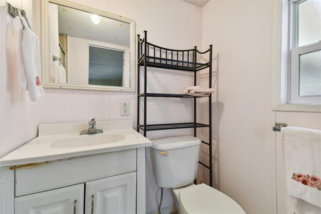 For Sale: $160,000 (2 beds, 2 baths, 864 Square Feet)