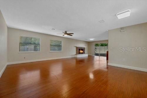 Active With Contract: $450,000 (3 beds, 2 baths, 1461 Square Feet)