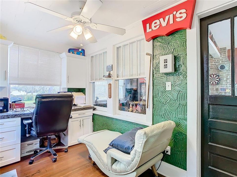 For Sale: $450,000 (2 beds, 1 baths, 1543 Square Feet)