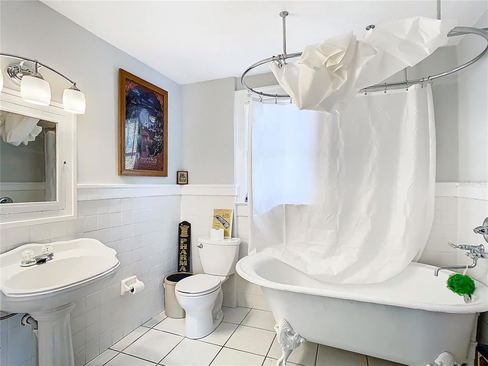 For Sale: $450,000 (2 beds, 1 baths, 1543 Square Feet)