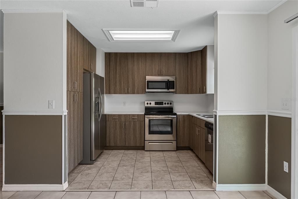 For Sale: $319,500 (2 beds, 2 baths, 1040 Square Feet)