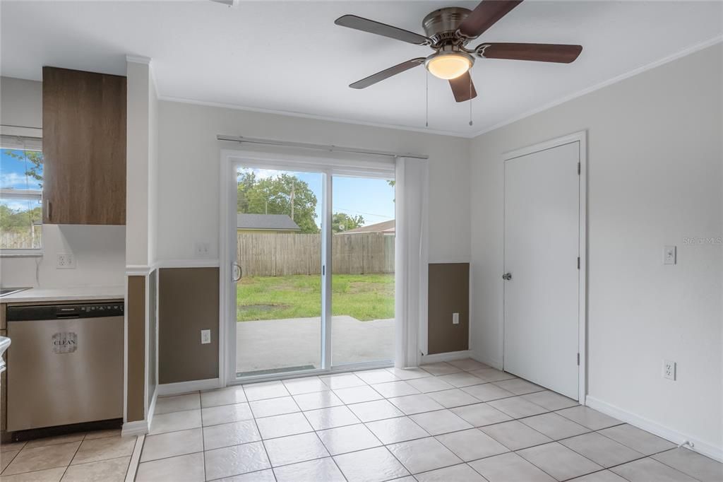 For Sale: $325,000 (2 beds, 2 baths, 1040 Square Feet)