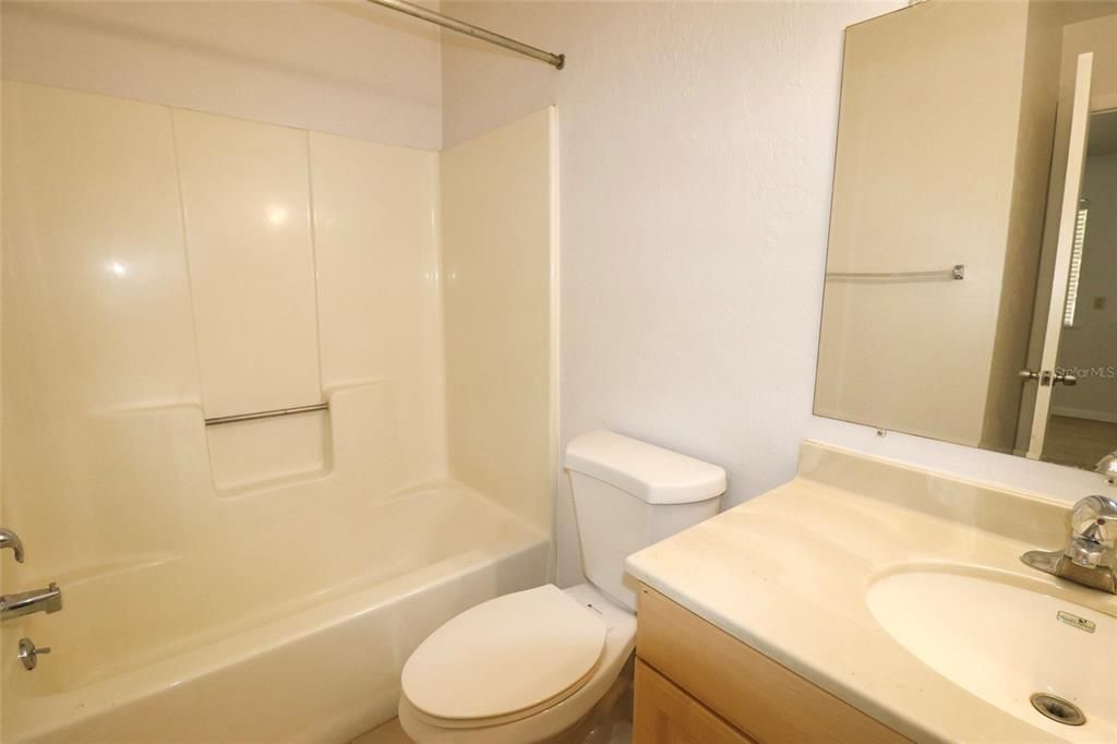 For Sale: $140,000 (2 beds, 2 baths, 874 Square Feet)