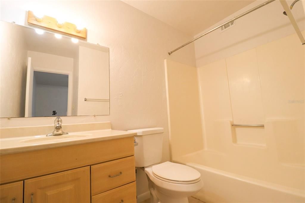 For Sale: $140,000 (2 beds, 2 baths, 874 Square Feet)