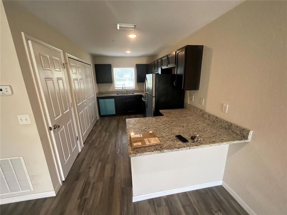 Active With Contract: $1,200 (2 beds, 2 baths, 974 Square Feet)