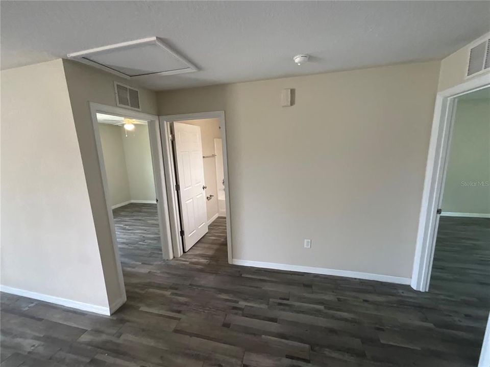 Active With Contract: $1,200 (2 beds, 2 baths, 974 Square Feet)