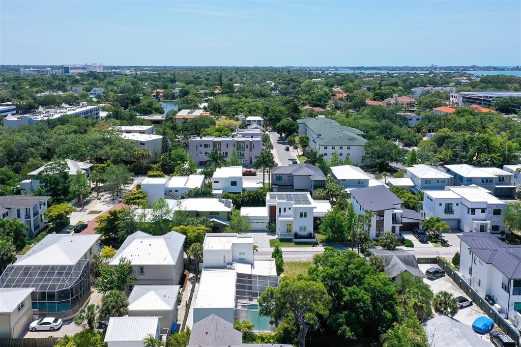 Active With Contract: $1,850,000 (3 beds, 2 baths, 2040 Square Feet)