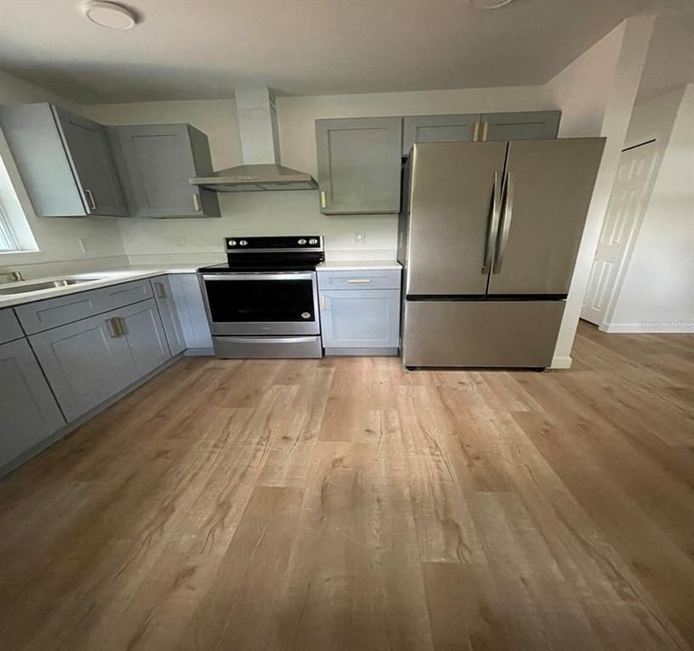 For Sale: $199,900 (2 beds, 1 baths, 729 Square Feet)