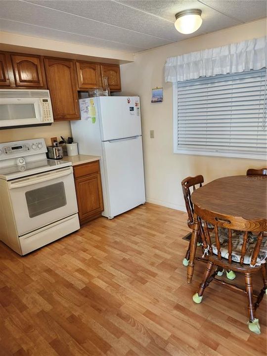 For Sale: $99,900 (1 beds, 1 baths, 760 Square Feet)