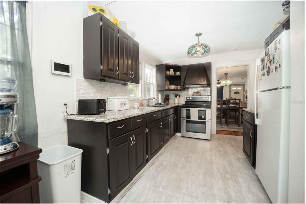 For Sale: $270,750 (3 beds, 2 baths, 1465 Square Feet)