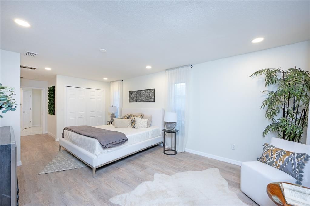 Active With Contract: $629,900 (3 beds, 2 baths, 2136 Square Feet)