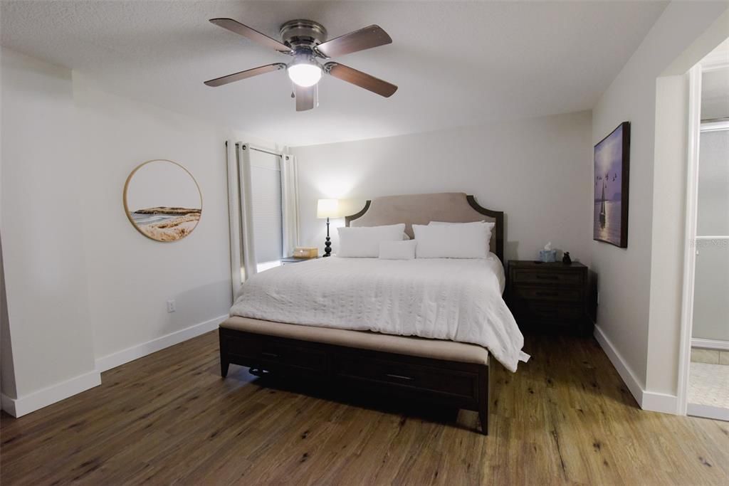 For Sale: $399,900 (2 beds, 2 baths, 1334 Square Feet)