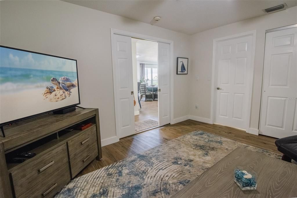 For Sale: $399,900 (2 beds, 2 baths, 1334 Square Feet)