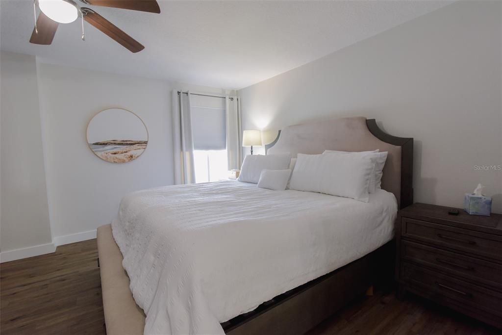 For Sale: $399,900 (2 beds, 2 baths, 1334 Square Feet)