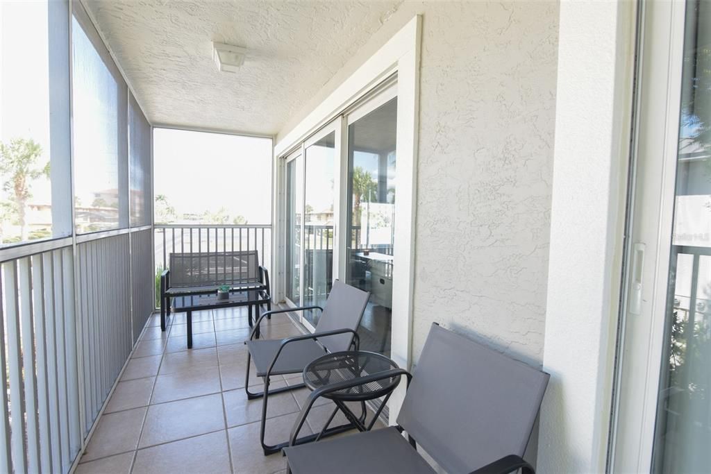 For Sale: $399,900 (2 beds, 2 baths, 1334 Square Feet)
