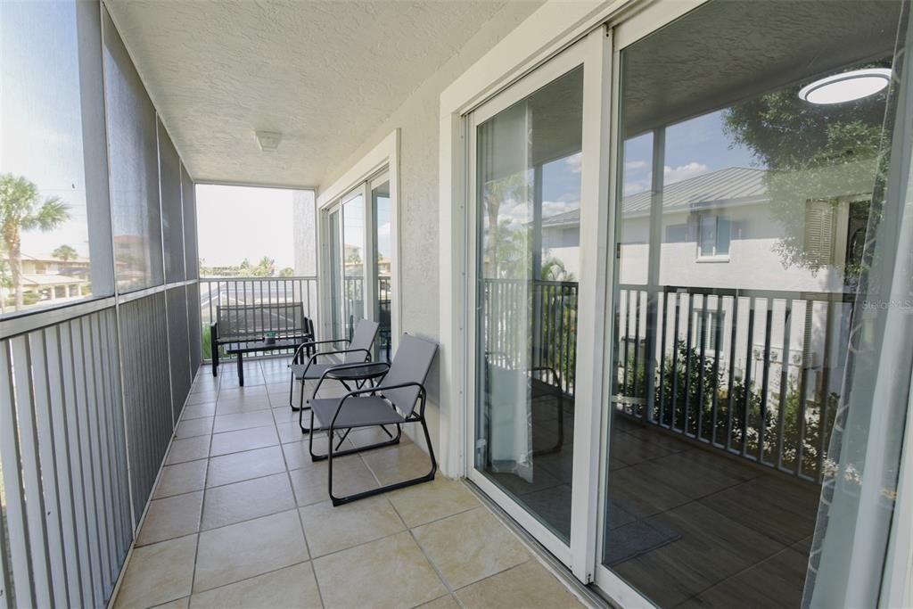 For Sale: $399,900 (2 beds, 2 baths, 1334 Square Feet)