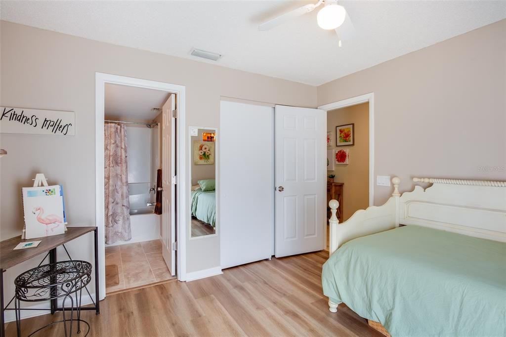 For Sale: $279,900 (2 beds, 2 baths, 1108 Square Feet)