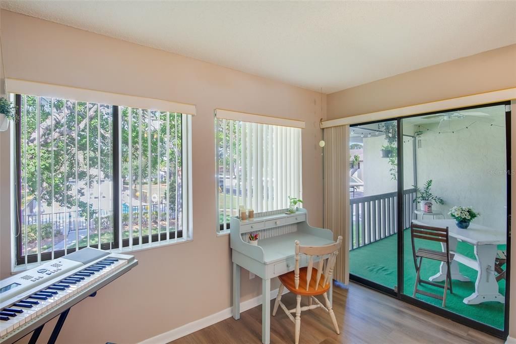 For Sale: $279,900 (2 beds, 2 baths, 1108 Square Feet)