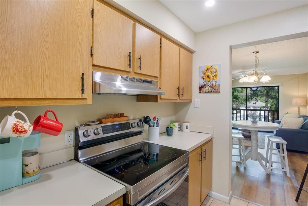 For Sale: $279,900 (2 beds, 2 baths, 1108 Square Feet)