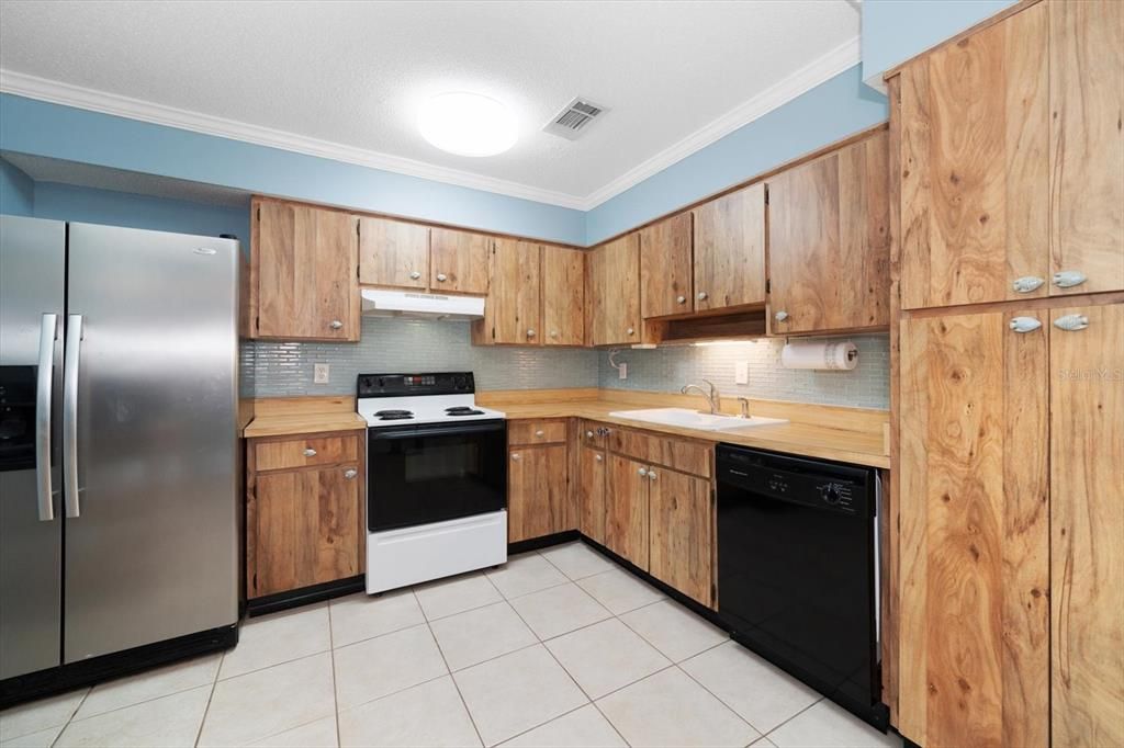 For Sale: $275,000 (3 beds, 2 baths, 1260 Square Feet)