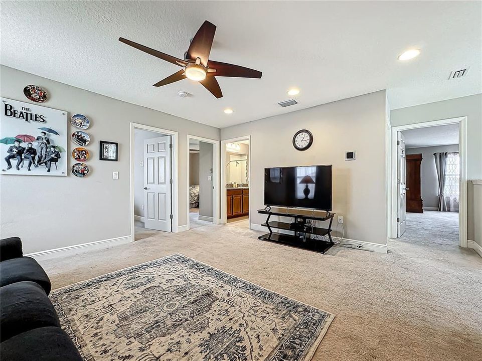 For Sale: $649,900 (4 beds, 2 baths, 2801 Square Feet)