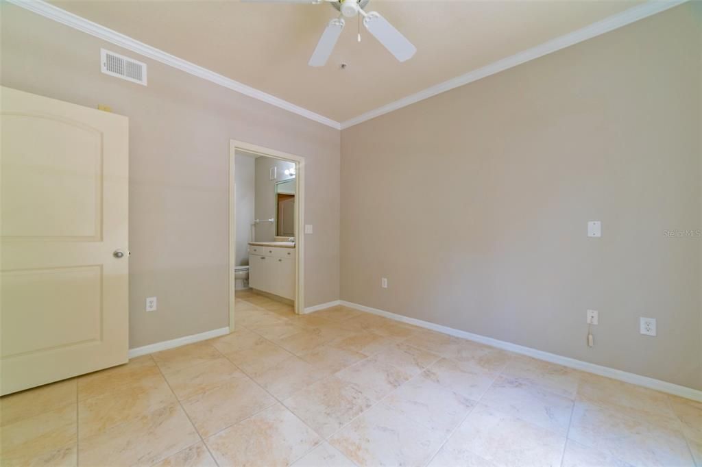 For Sale: $307,700 (2 beds, 2 baths, 1080 Square Feet)