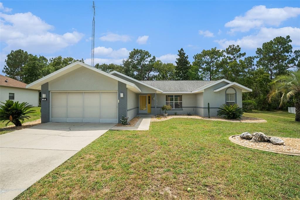 Active With Contract: $300,000 (3 beds, 2 baths, 1376 Square Feet)