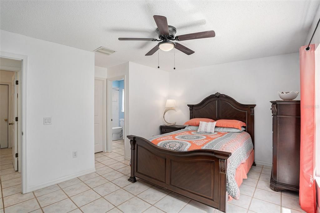 Active With Contract: $300,000 (3 beds, 2 baths, 1376 Square Feet)
