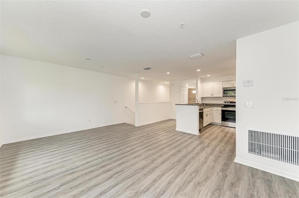 For Sale: $244,900 (2 beds, 2 baths, 1100 Square Feet)