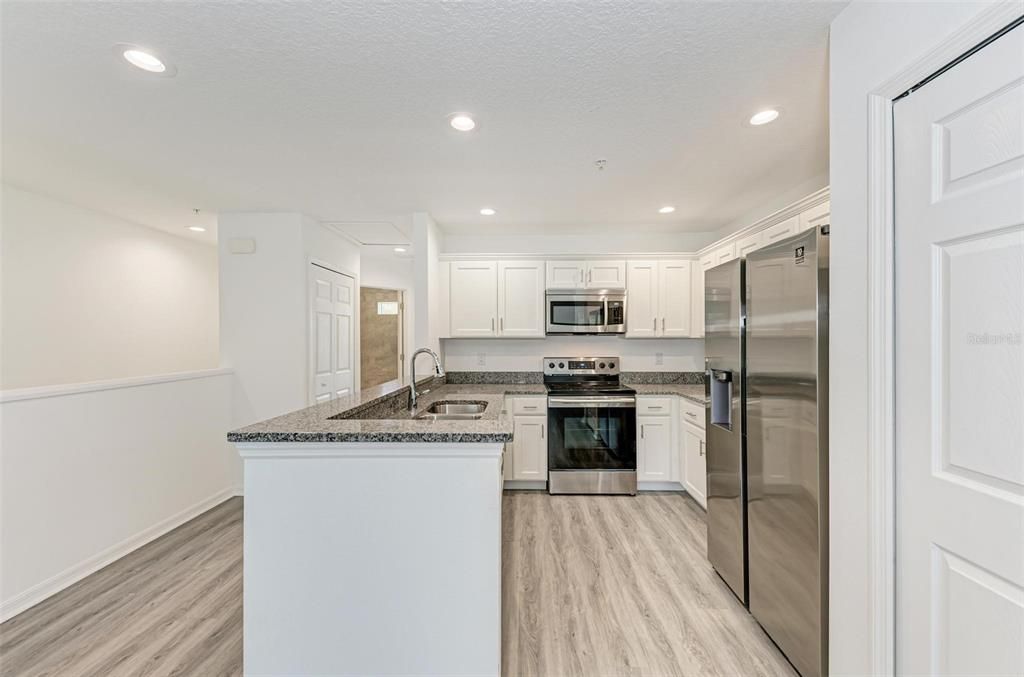 For Sale: $244,900 (2 beds, 2 baths, 1100 Square Feet)