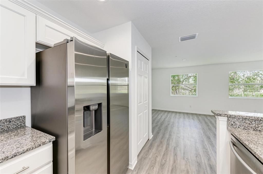 For Sale: $244,900 (2 beds, 2 baths, 1100 Square Feet)