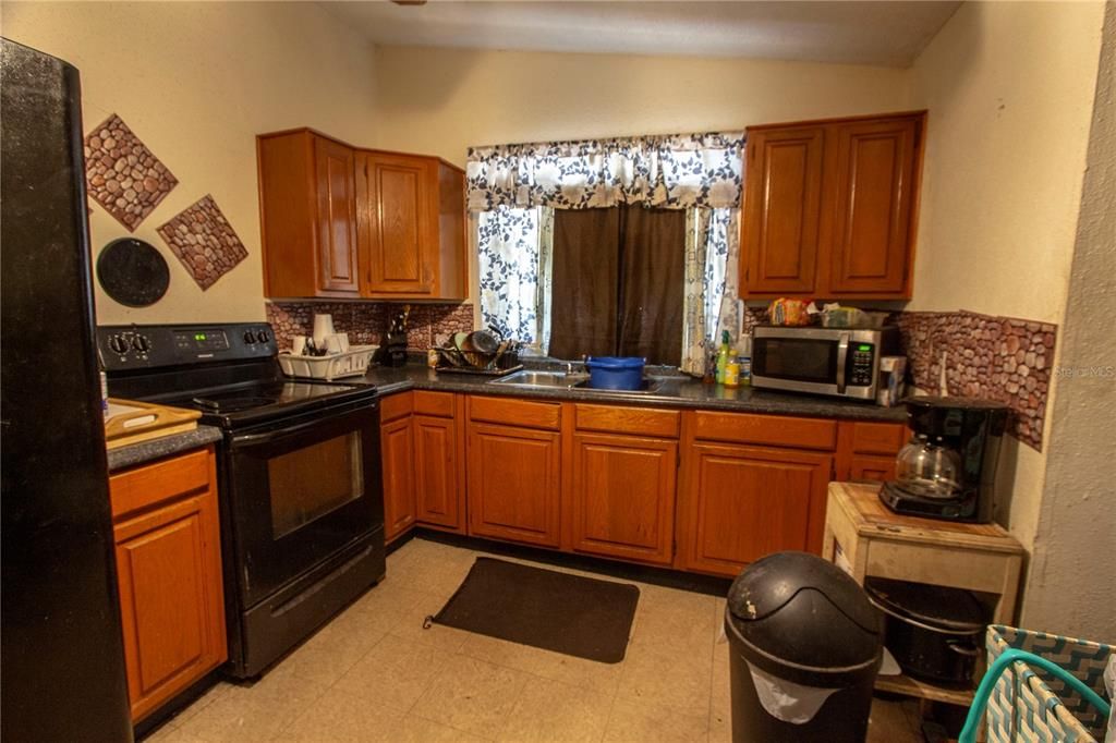 For Sale: $254,500 (2 beds, 1 baths, 1020 Square Feet)